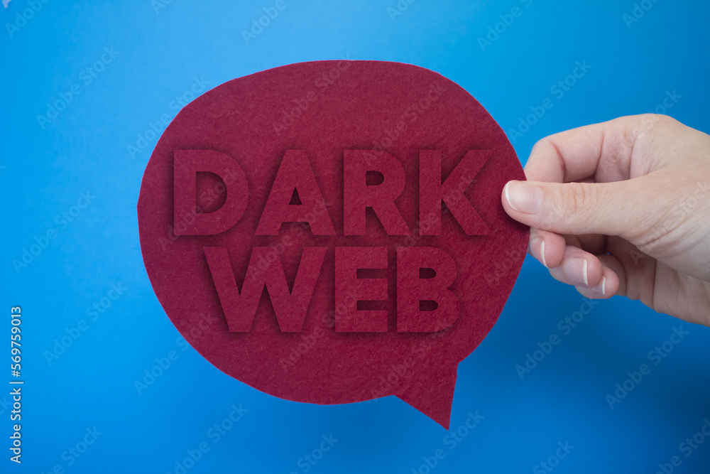 Aufkleber speech bubble in front of colored background with dark web text.
