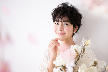 Fototapeta premium ピンクで春のかわいい女性のイメージ 