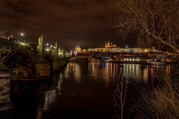 Naklejka premium Night view of Charles Bridge and Mala Strana in Prague during winter.