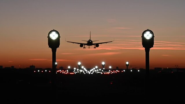 Avion atterrissage Brussels Airport  coucher de soleil