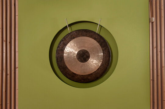 Still Life Gong Hanging Wall Fitness Studio