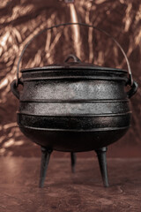 black potjie pot with handle