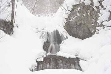 氷点下の平和の滝