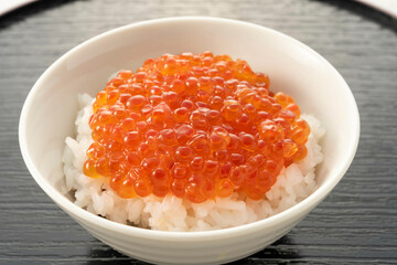 新鮮で美味しいイクラの醤油漬け