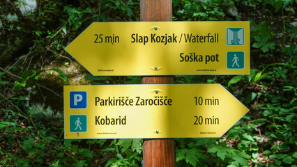 Wegweiser Kotjak Wasserfall  / nach Kobarid in Slowenien