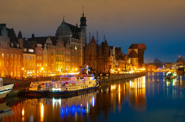Obraz na płótnie Canvas 2022-06-07 old town of Gdansk and Motlawa river at night, Poland
