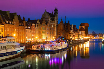 Fototapeta premium 2022-06-07 old town of Gdansk and Motlawa river at night, Poland