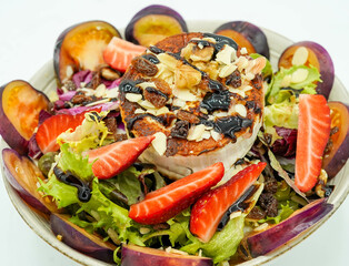 Ensalada gourmet de queso de cabra con vinagreta balsamica