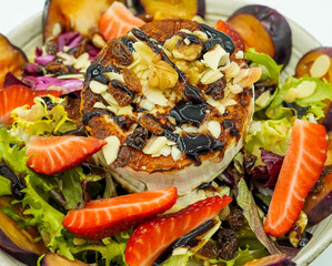 Ensalada gourmet de queso de cabra con vinagreta balsamica