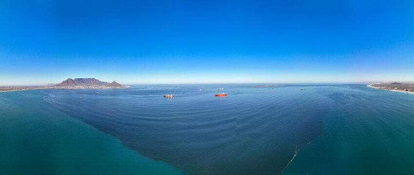 Table Bay - Mountain, city bowl, Robben Island and Tableview