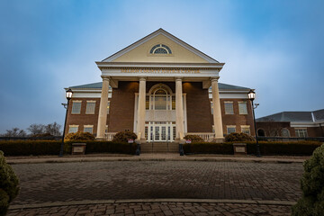 Naklejka premium Facade of Nelson county courthouse in rural Kentucky town of Bardstown
