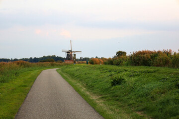 Fototapeta na wymiar Sunset over the windmills molenviergang of the Tweemanspolder in Zevenhuizen