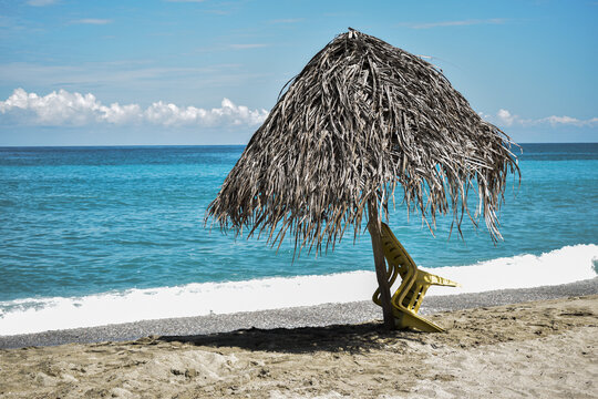 Playa de La Guaira, Venezuela, con sombrilla tropical