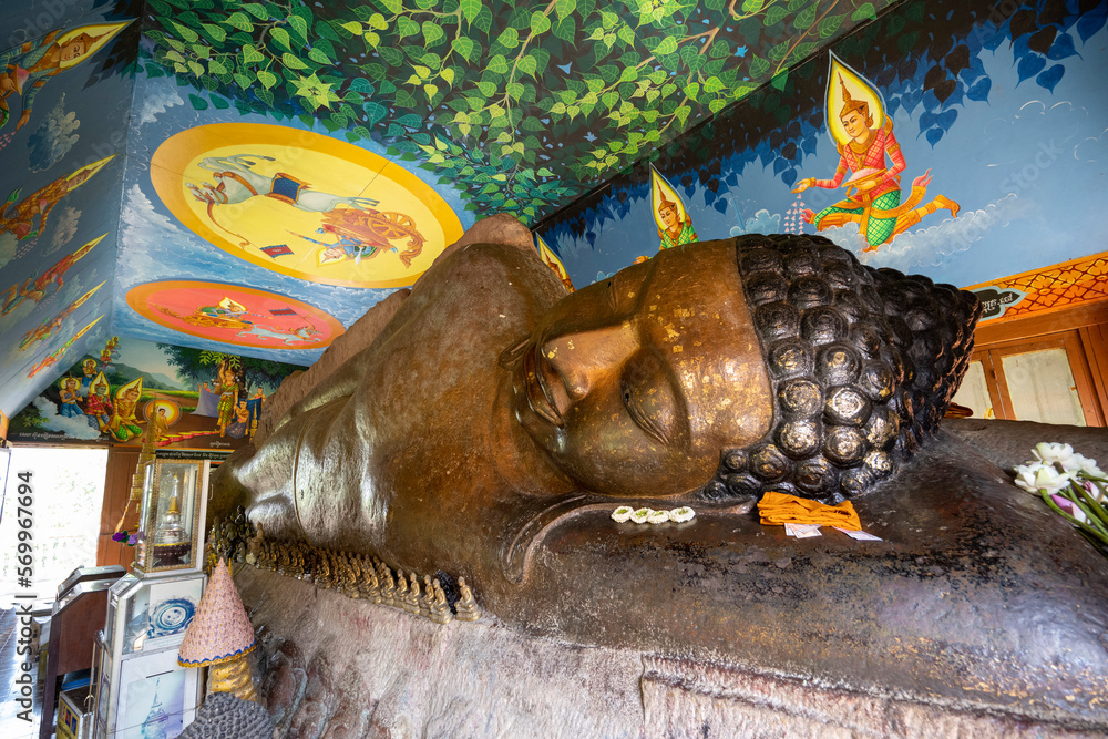 Wall mural Bouddha couché , Preah Ang Thom ,Phnom Kulen