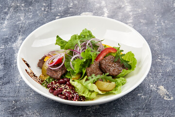 salad with beef and vegetables