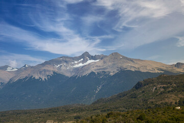 Obraz premium Landscape of high mountains with snow, rocks and vegetation
