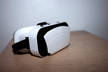 VIRTUAL REALITY GLASSES ON THE TABLE