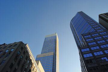 Fototapeta na wymiar Modern office building with blue sky in the background