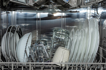 Washed dishes in the dishwasher guarantees disinfection and a clean shine