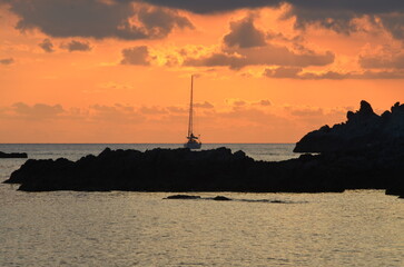 Tramonto infuocato italiano a capo vaticano