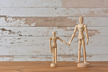 There is a drawing doll representing the image of a parent and child.