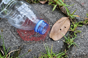 Obraz premium Garbage of plastic mineral water bottles in public places
