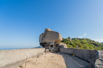重岩