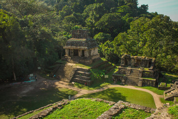 Fototapeta na wymiar Hermosa fotografía de las Ruinas Mayas en Palenque, Chiapas.
