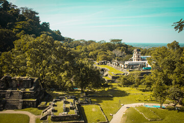 Hermosa fotografía de las Ruinas Mayas en Palenque, Chiapas. - obrazy, fototapety, plakaty