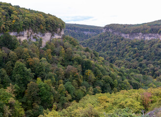 the beginning of autumn in the highlands, nature walks, panoramic views of the mountains, routes...
