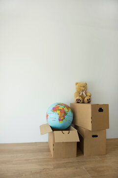 Moving home box globe teddy empty room