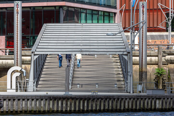 Fußgängerbrücke zur Hafenanlage in der Hafencity Hamburg