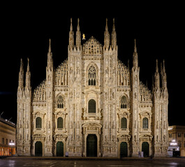 Fototapeta na wymiar long exposure view of the Duomo of Milano