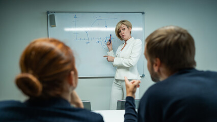 Obraz premium Caucasian woman blonde leads a presentation for colleagues. 