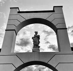 Estátua em arco - Bom Jesus da Lapa 