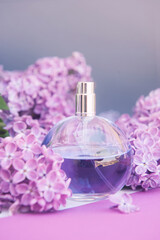 Obraz na płótnie Canvas Violet circle perfume bottle with lilac flowers