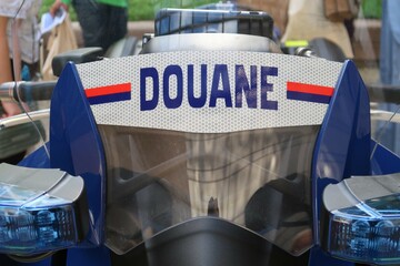 Douane, inscrit sur une moto des douanes françaises (France)