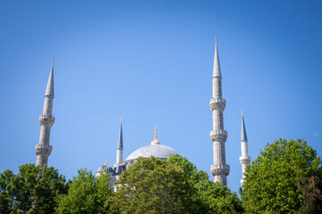 Fototapeta na wymiar Main building of suleymaniye mosque during sunny afternoon; suleymaniye Camii is an iconic muslim mosque of Fatih district in istanbul, Turkey..