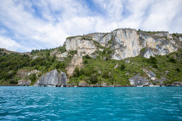Obraz premium Kayak tour around the famous marble caves Catedral de Marmol, Capilla de Marmol and the tunnel of marble right after sunrise - Traveling Chile