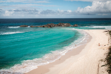 Fototapeta na wymiar Drone shot of a beautiful turquoise beach near Mudjin Harbour, a secluded beach on the larger Caribbean island of Middle Caicos in the Turks and Caicos Islands. 