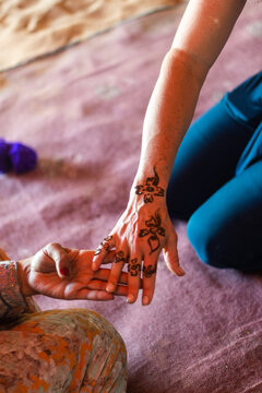 Henna tattooing 