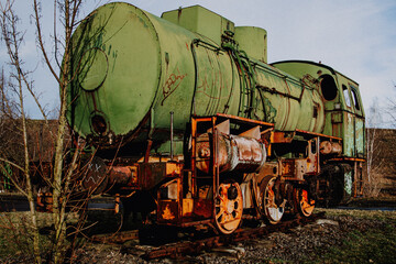 verlassene alte Lokomotive / Zug