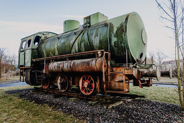 Fototapeta na wymiar verlassene alte Lokomotive / Zug