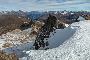 Vallée de la Maurienne depuis le Mont Thabor , Paysage du massif des Cerces et du Mont Thabor à...