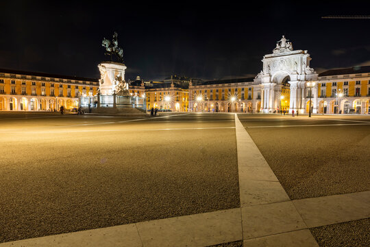 Fototapeta The Illuminated Terreiro do Paco: A Beautiful Night Scene in Lisbon.