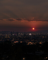 Panorámica del centro de Puebla iluminado durante el atardecer