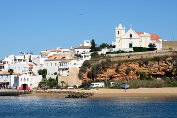 Fototapeta na wymiar Ferragudo desde Praia da Rocha, Algarve