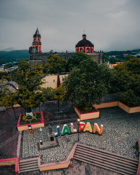 Captura a&eacute;rea de las letras monumentales en el z&oacute;calo de Jalpan