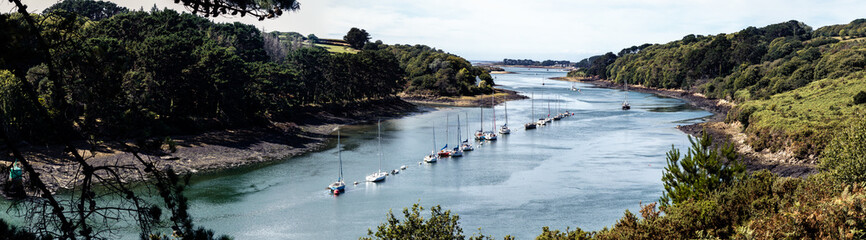 Fototapeta na wymiar Idylillic Point de vue sur Aber Wrac'h with many sailboats, Plouguerneau, Brittany, France