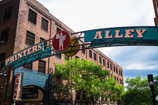 Downtown Nashville Cityscape Along Popular Printers Alley